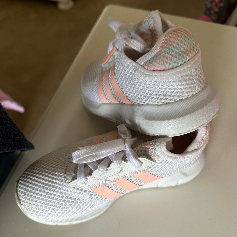 Adidas girls tennis shoes